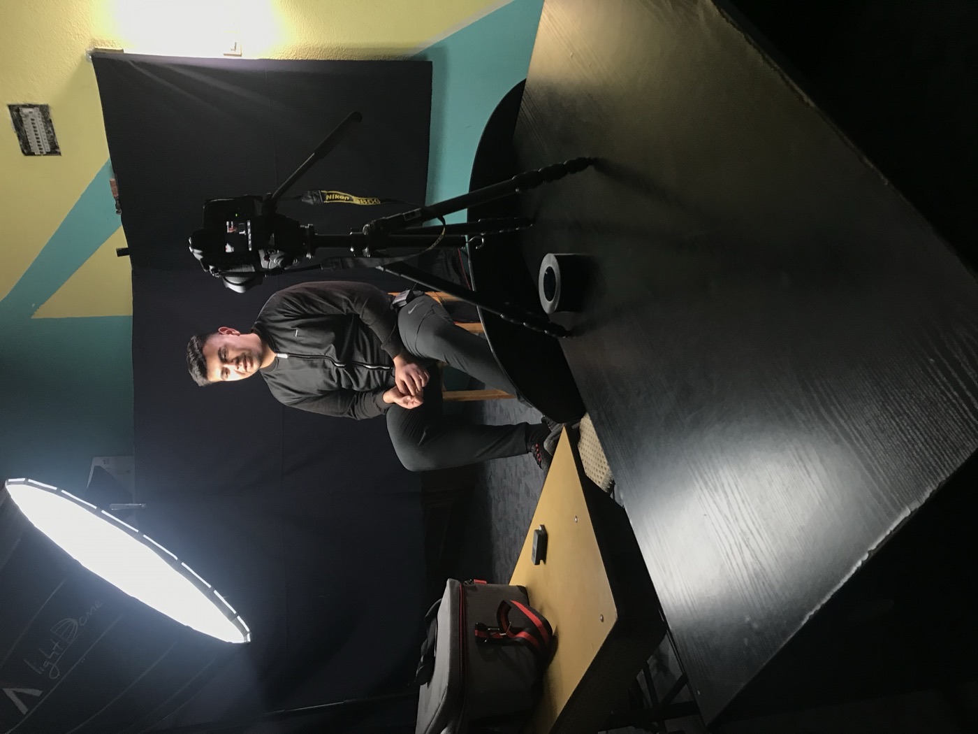 Snimanje intervjua u studiju sa softbox rasvjetom
